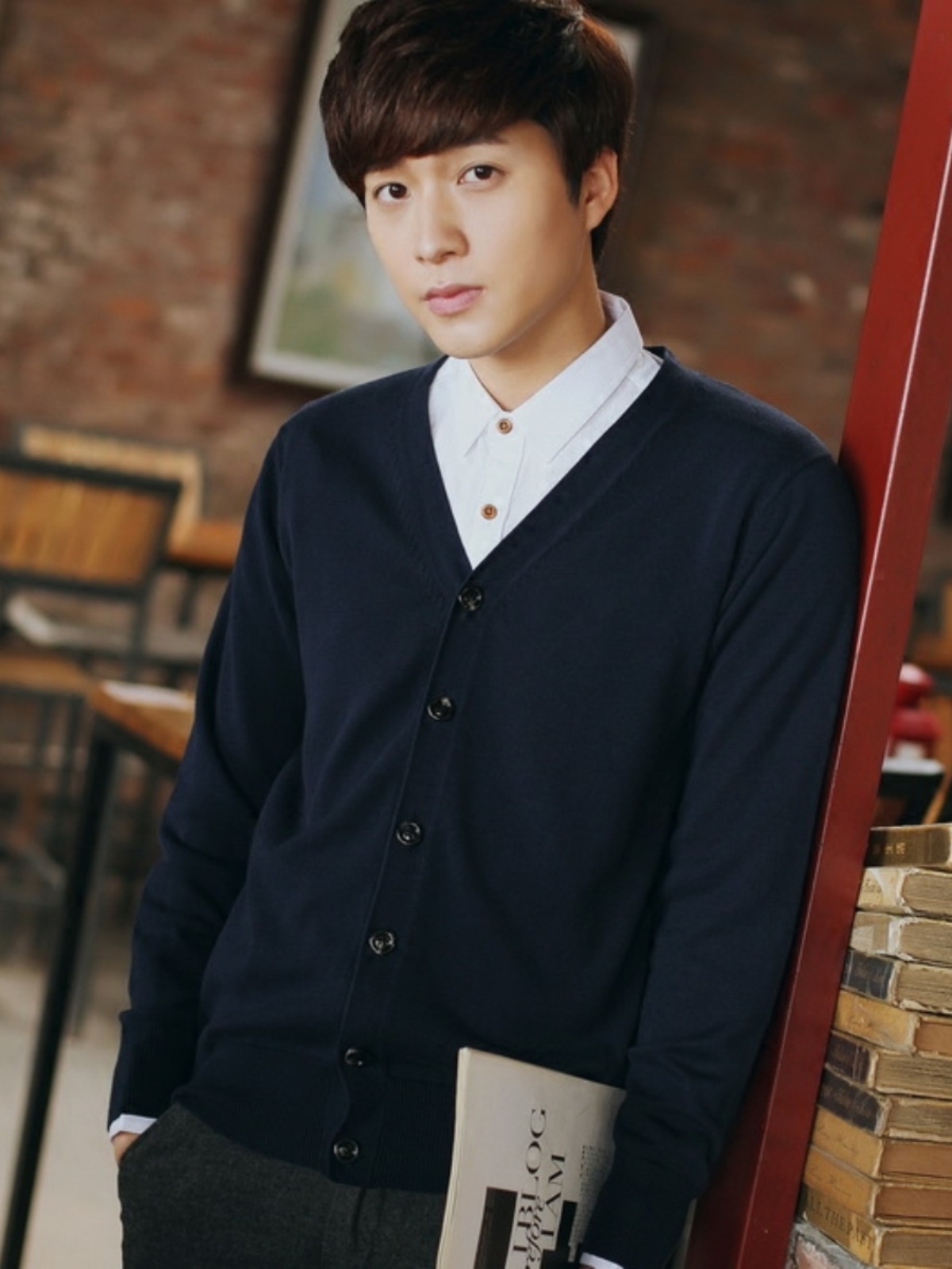 Trendy Men's  Color V-Neck Kni - Urban Street Fashion Photography 评论和价格
