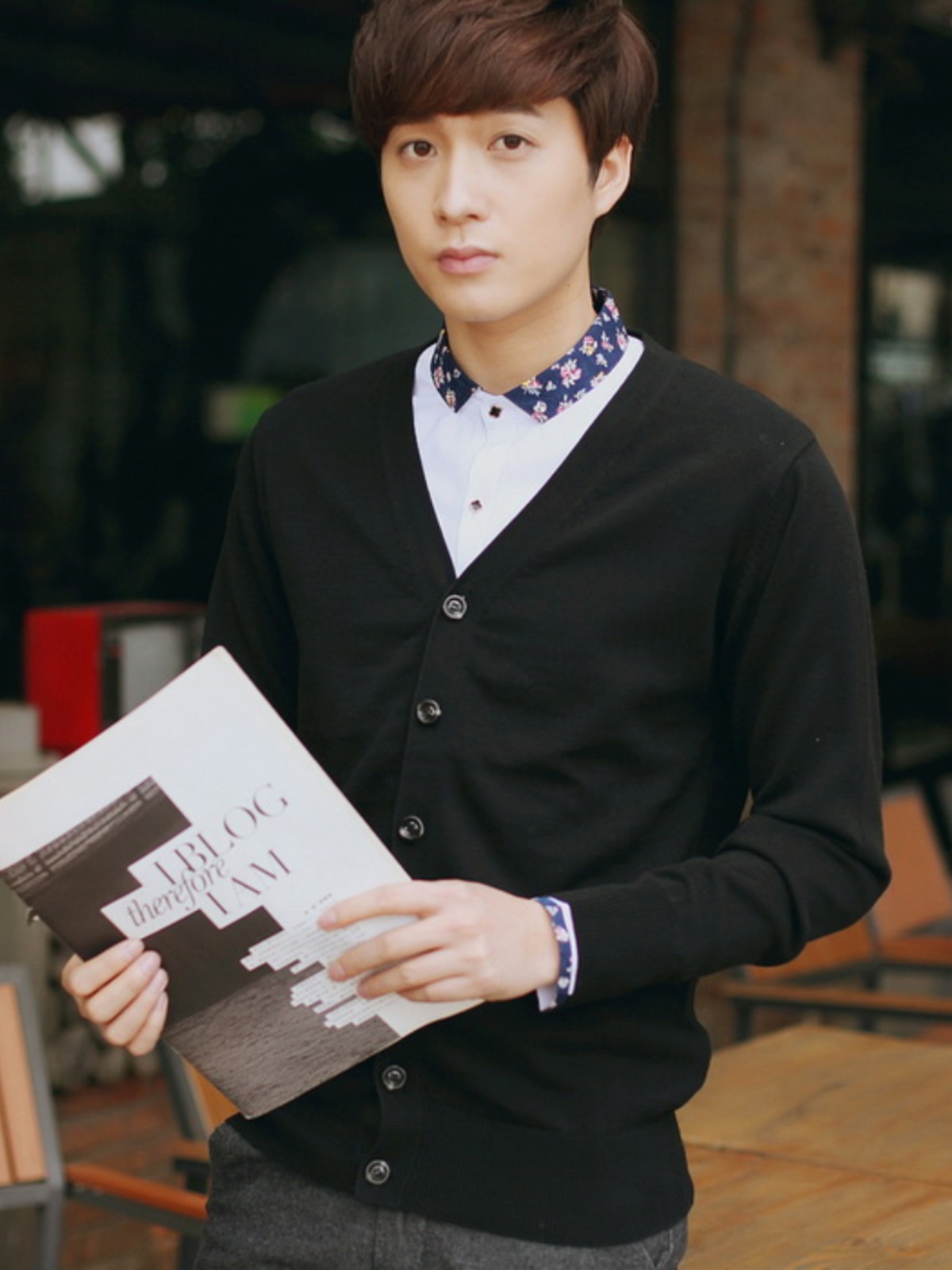 Trendy Men's  Color V-Neck Kni - Urban Street Fashion Photography 评论和价格