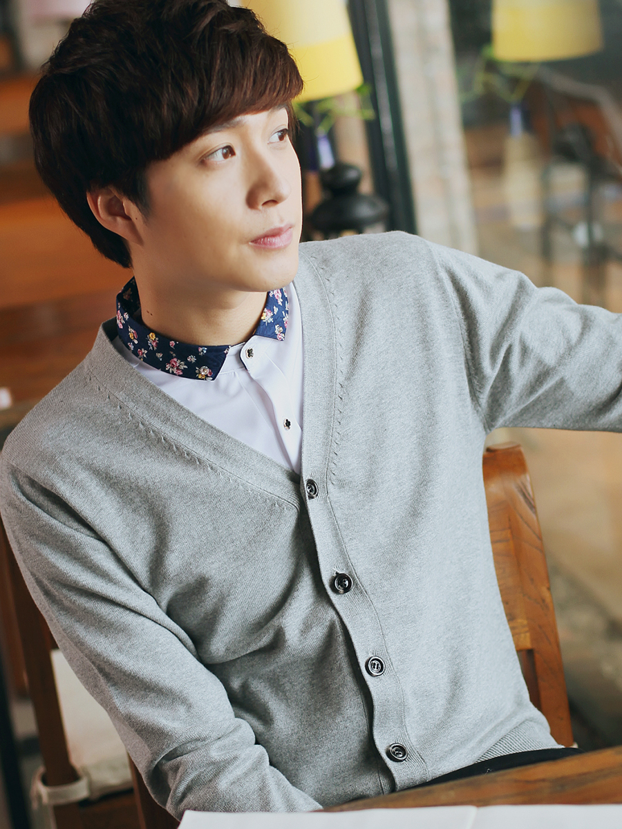 Trendy Men's  Color V-Neck Kni - Urban Street Fashion Photography 评论和价格